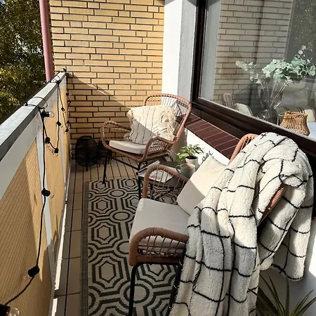 Strandnahes Design-apartment Mit Balkon, Parkplatz&netflix Apartment